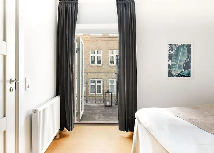 Sanders Leaves - Charming Three-Bedroom Apartment In Downtown Copenhagen