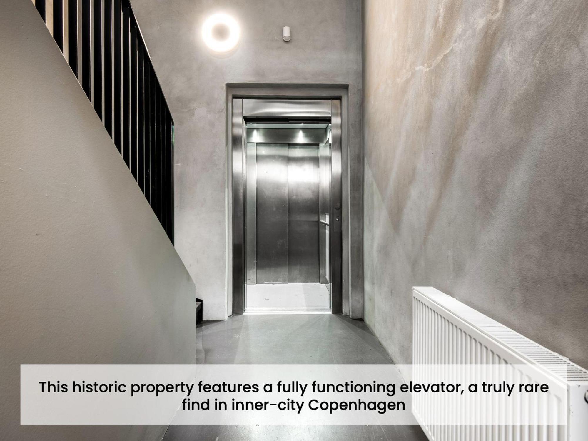 Апартаменты Sanders Leaves - Charming Three-bedroom In Downtown