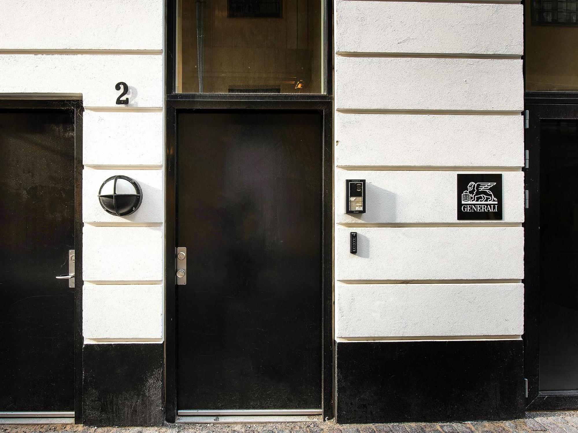 Апартаменты Sanders Leaves - Charming Three-bedroom In Downtown *
